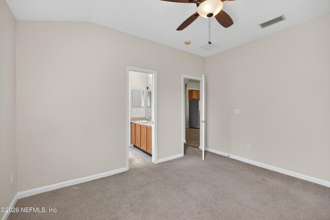 Building Photo - 648 W Johns Crk Pkwy