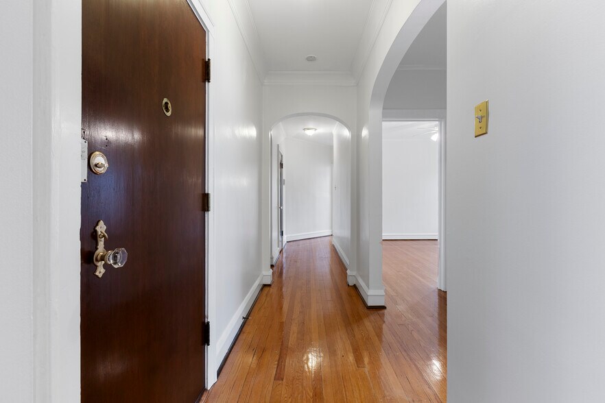 Building Photo - 816 Mulford St