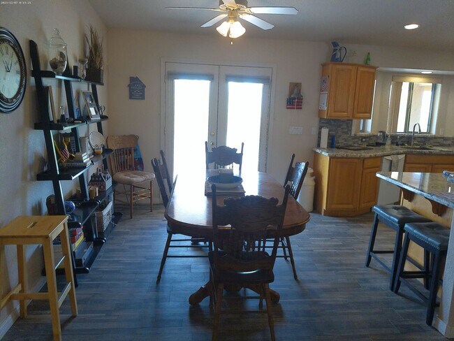Building Photo - 1740 Quartz Ln