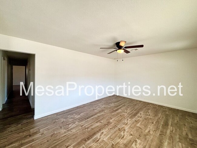 Building Photo - 820 Caliente Dr