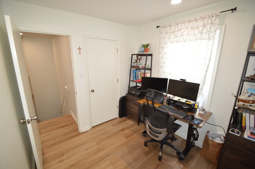Office /Bedroom 2 - 3337 Ladino Ct