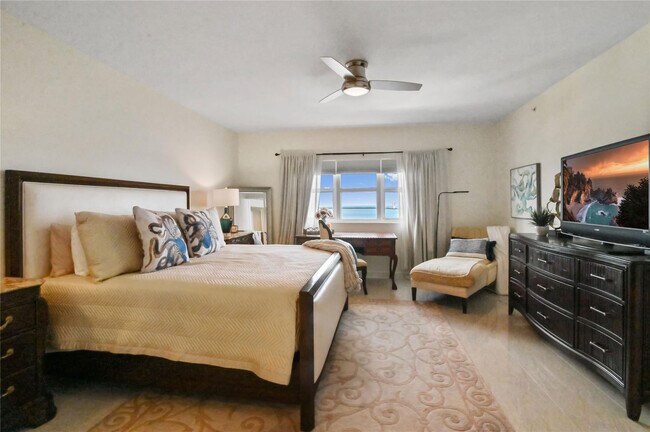 Building Photo - 2650 Lake Shore Dr