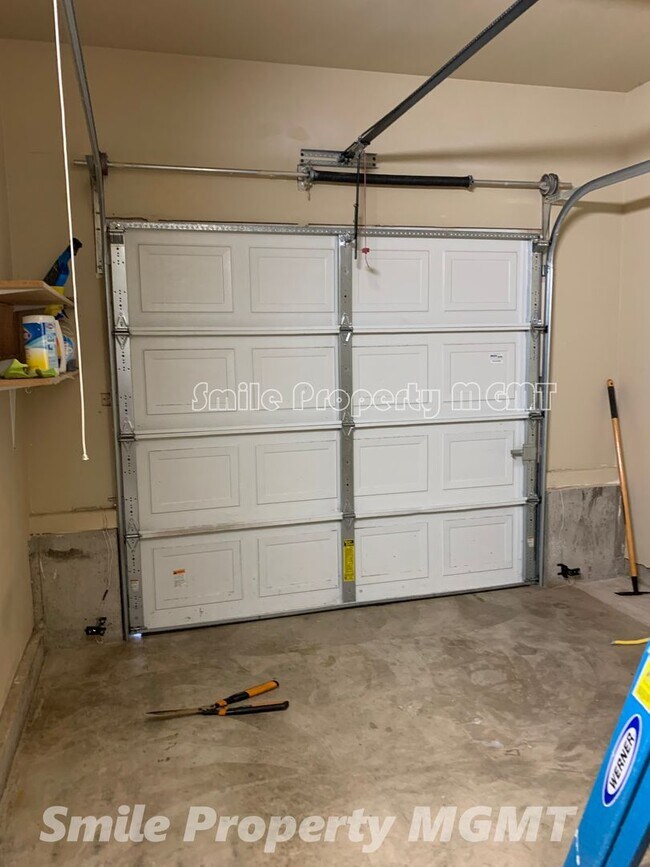 Building Photo - NEW Carpet