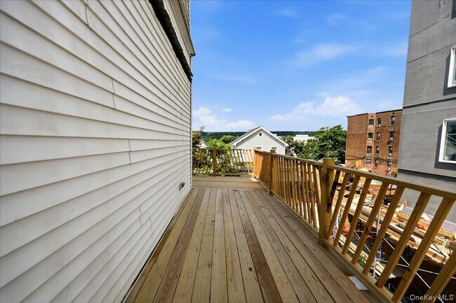 Building Photo - 301 Warburton Ave