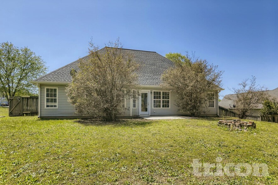 Building Photo - 2500 Huntington Dr