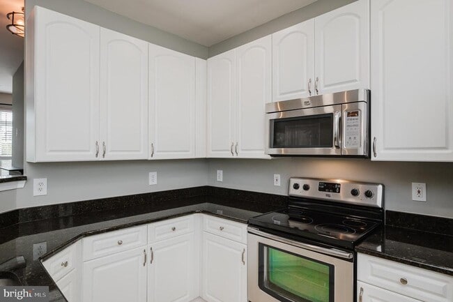 Building Photo - 557 Rhapsody Ct