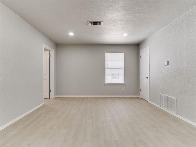 Building Photo - 817 SW 64th St