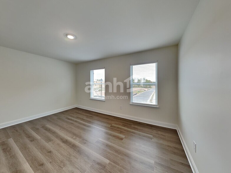 Building Photo - 820 Jubilation St