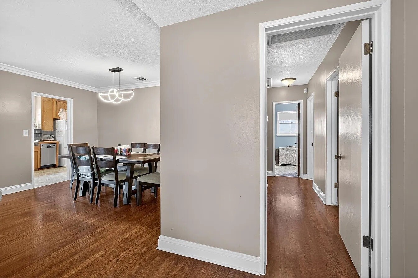 Building Photo - 2924 W 136th St