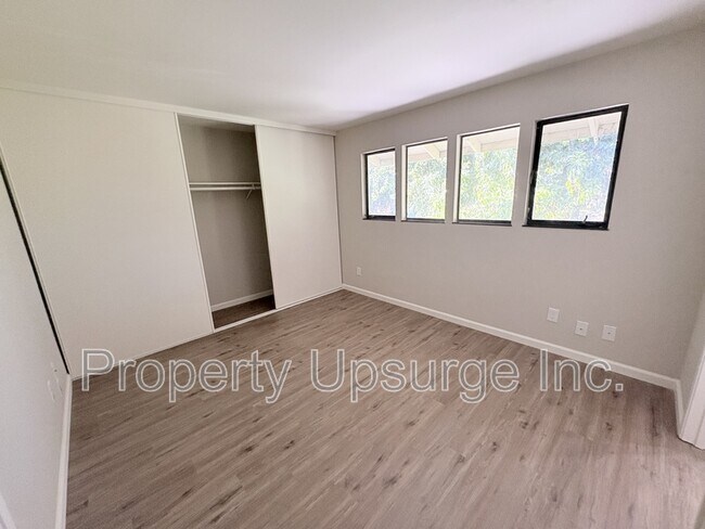 Building Photo - 2405 Sunny Ln