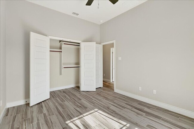 Building Photo - 15229 Barataria Dr