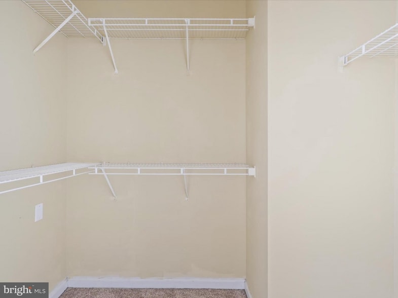 Closet 2 - 4860 Eisenhower Ave