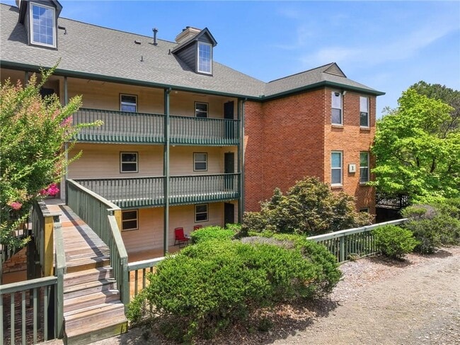 Building Photo - 117 Brittany Ct