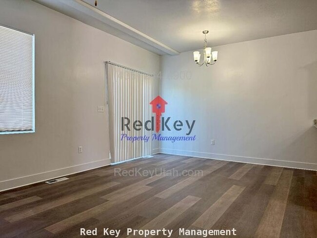 Building Photo - Glen Eagles Ct. Townhouse