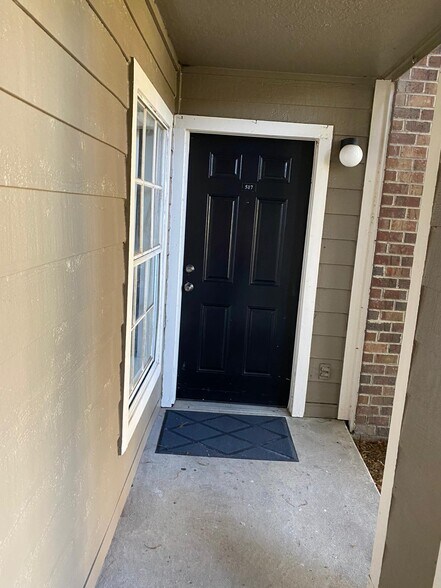 Building Photo - 5124 Park Central Dr