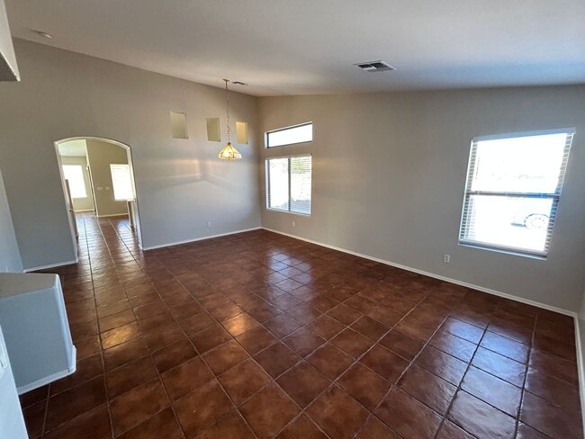Building Photo - Spacious 3Bd 2 Ba Home In Litchfield Park ...