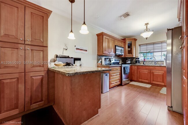 Building Photo - 4477 SW 15th St