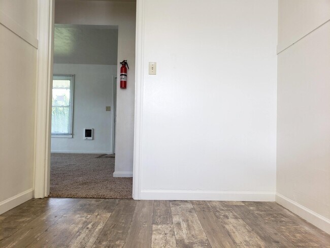 Building Photo - 8125 NE Mallory Ave