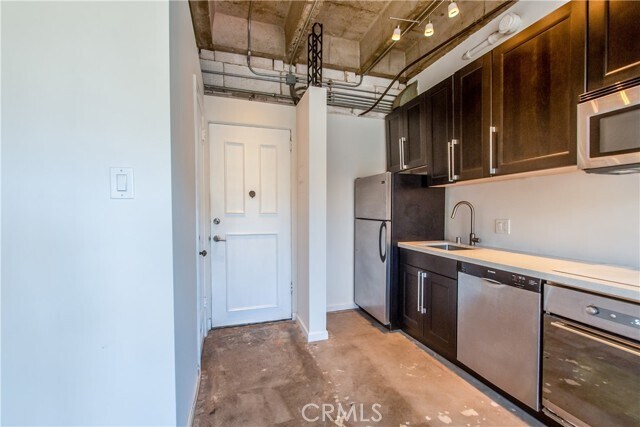 Building Photo - 140 Linden Ave