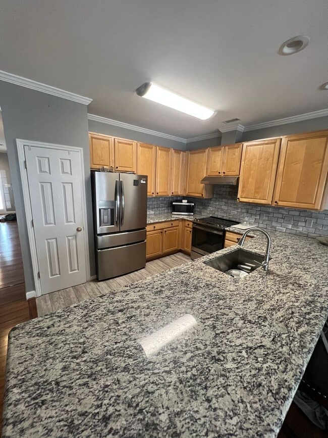 Building Photo - 3 Bed 2.5 Bath Townhome In Governors' Village