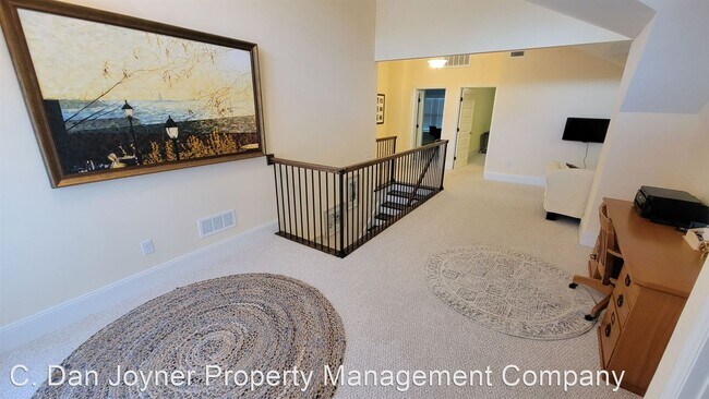 Building Photo - 5 br, 3.5 bath House - 108 W Prentiss Ave