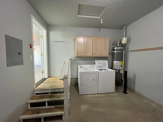 Building Photo - 1546-1548 Skyhawk Ridge