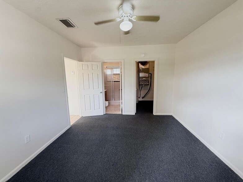 Building Photo - 5607 N Flagler Dr