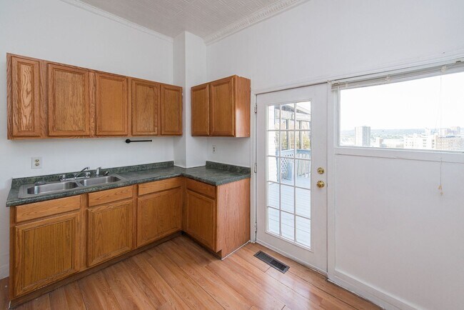 Building Photo - MT ADAMS - Stunning City/River View  from ...