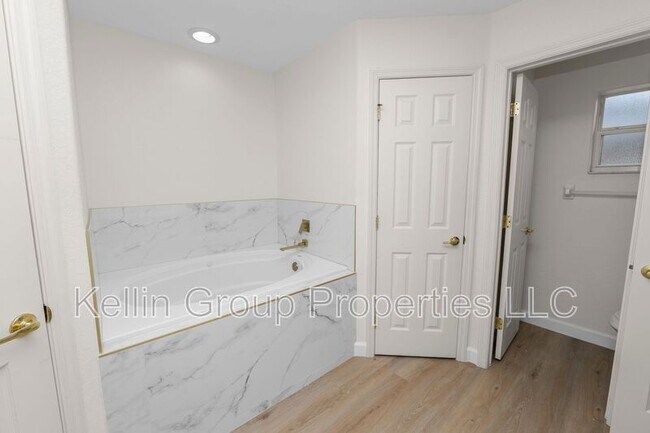 Building Photo - 3284 Sanoma Dr