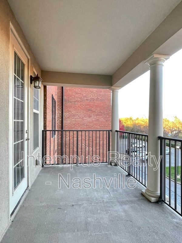 Building Photo - 307 Seven Springs Way