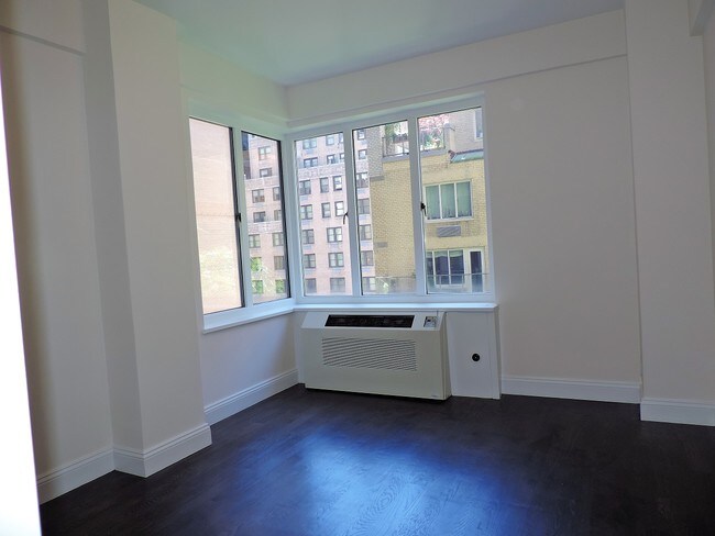 Building Photo - 40 Central Park South