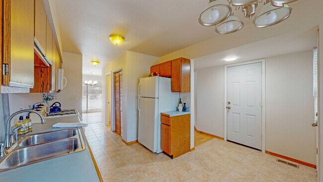 Building Photo - 468 Minnesota Cir