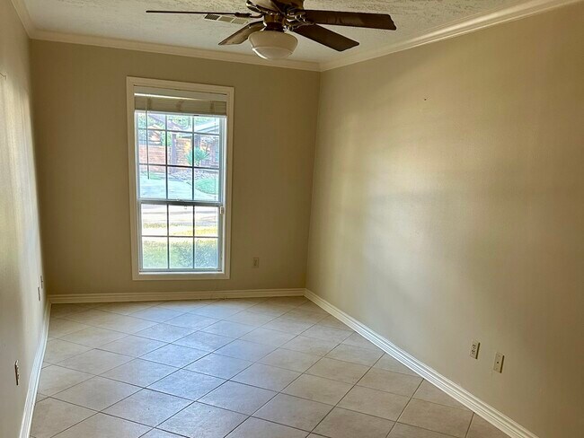 Building Photo - 5659 Lymbar Dr