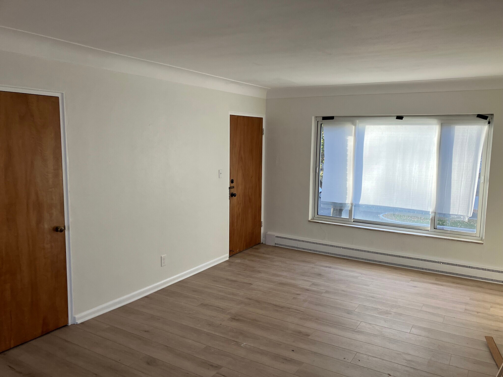 Building Photo - 3445 Beverly Dr