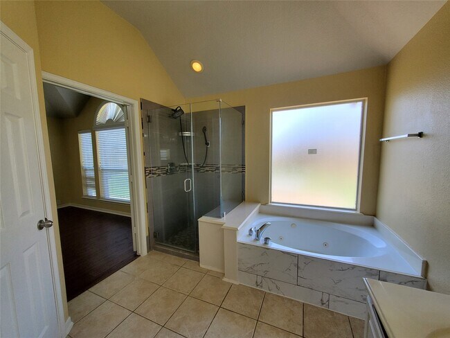 Building Photo - 2502 Suncreek Ln
