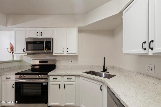 Building Photo - 8787 E Mountain View Rd