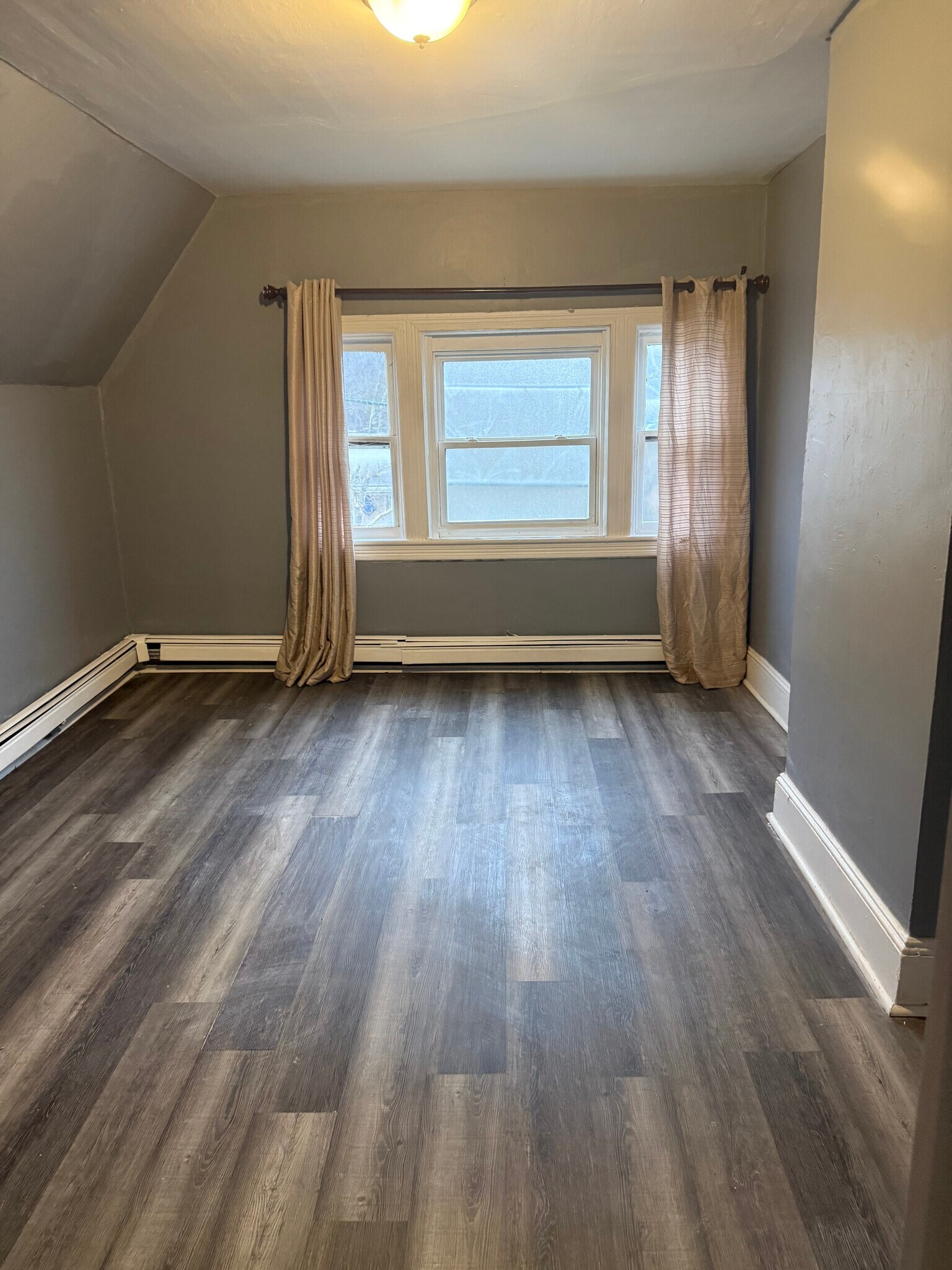 Building Photo - 1103 W State St