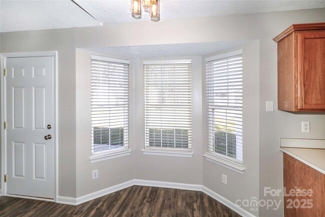 Building Photo - 771 Rebecca Jane Dr