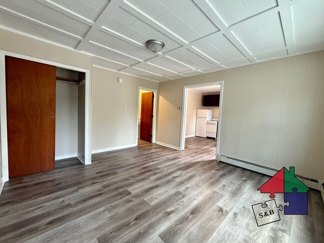 Building Photo - 150 Fairground Rd