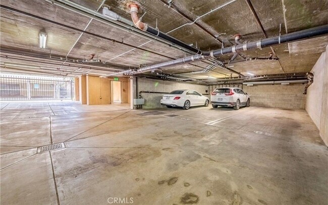 Building Photo - 1133 S Hoover St