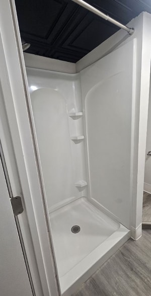 Building Photo - 8140 Meadow Ln