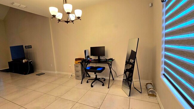 Building Photo - 6007 Vero Dr