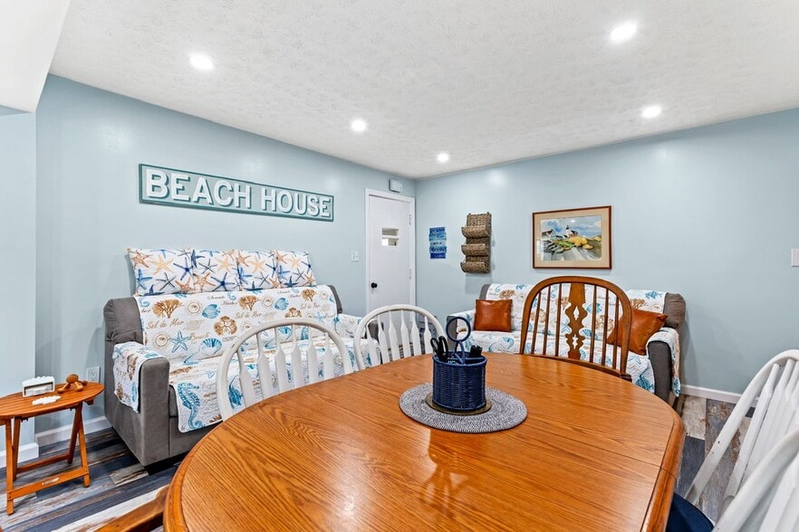 Building Photo - 31 Foote St