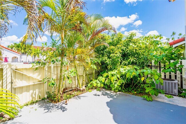 Building Photo - 1612 San Remo Cir