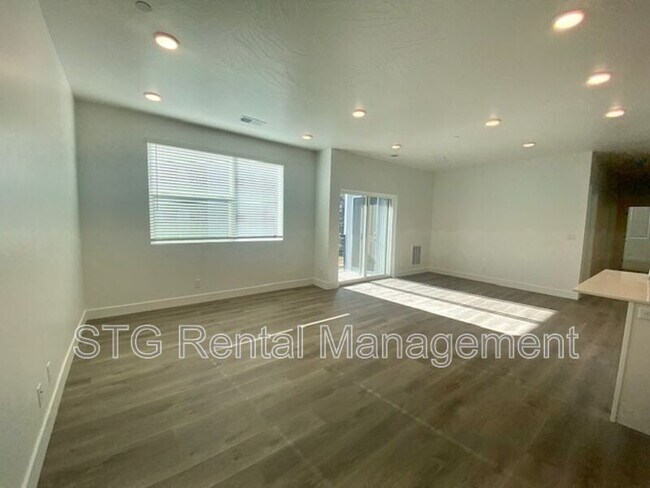 Building Photo - 5801 S Garnet Dr