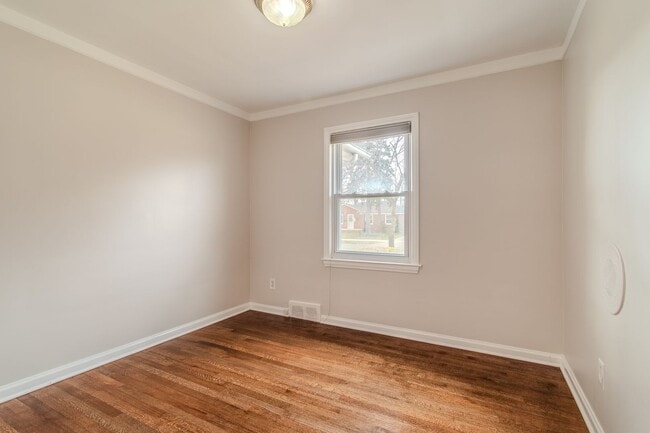 Building Photo - Charming 3-Bed, 2-Bath Brick Ranch in Saint Clair Shores – Move-In Ready!