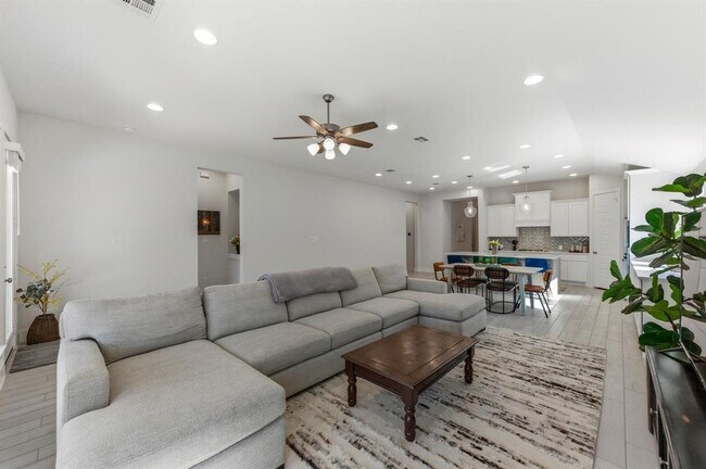 Building Photo - 111 Carolina Jasmine Dr