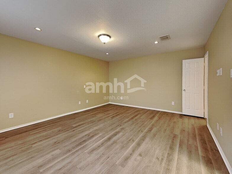 Building Photo - 2928 Frontier Ln