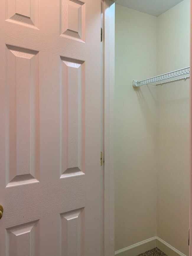 Building Photo - AMAZING Luxurious Residence, Near Educatio...