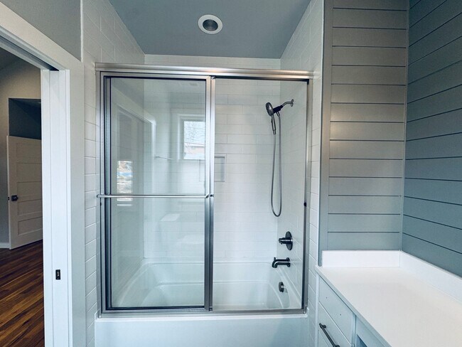 Building Photo - West AVL - Spacious, Beautiful Modern Home